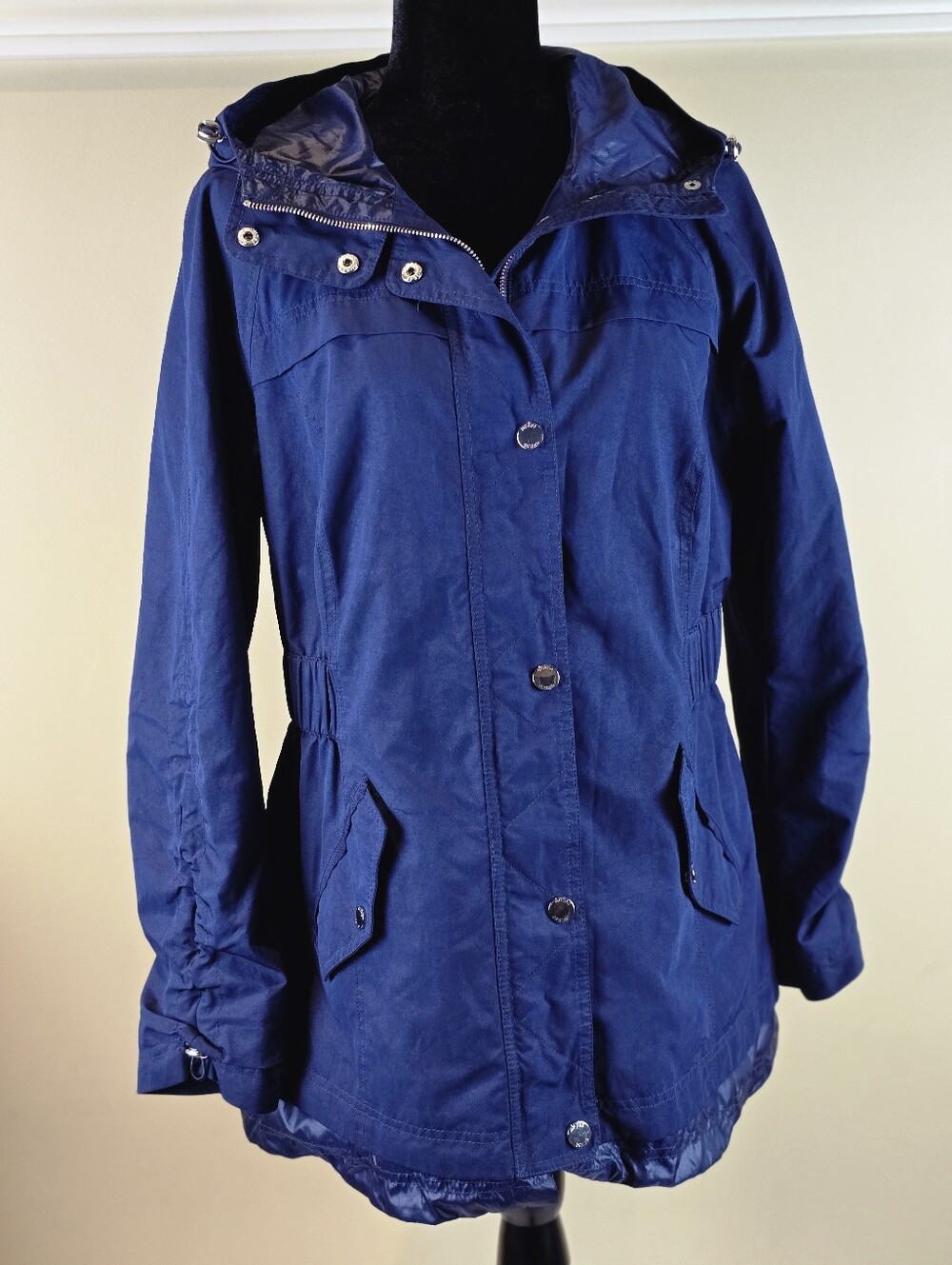 GUESS women's navy blue lightweight anorak rain jacket.